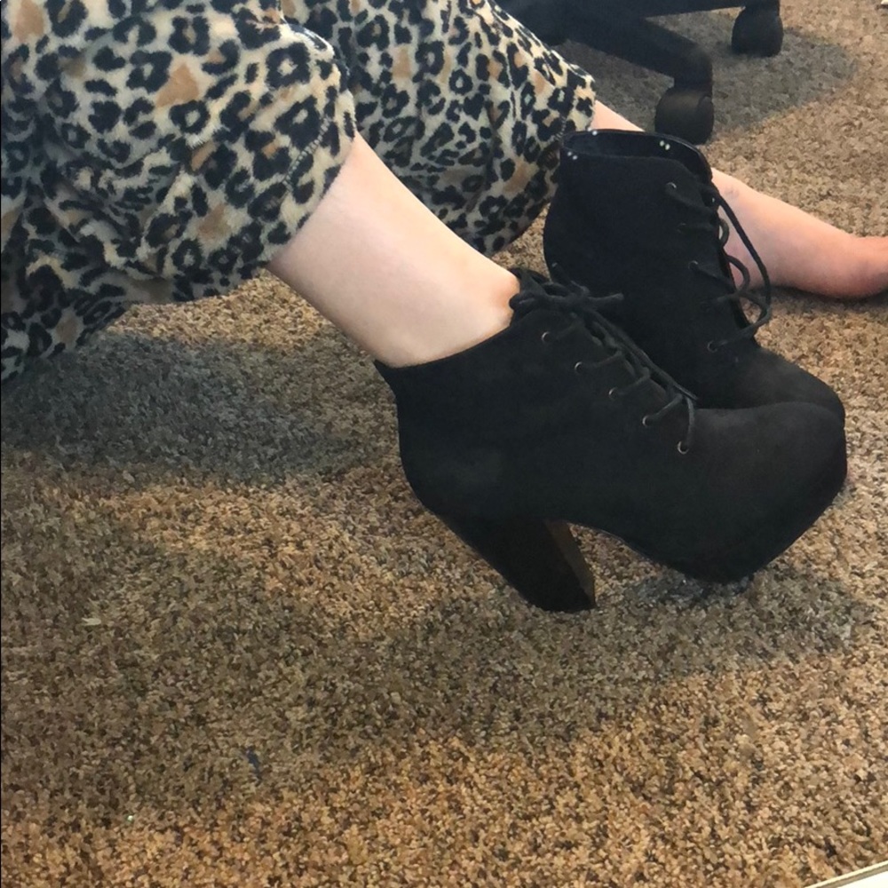 Super cute black booties !!